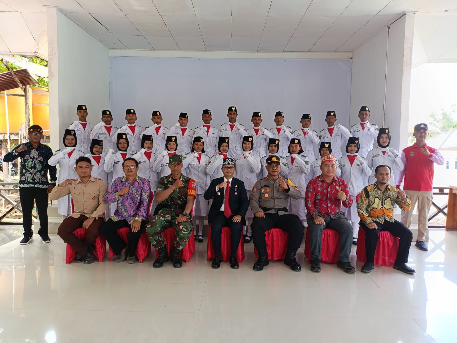 pengukuhan-pasukan-pengibar-bendera-kecamatan-permata-kecubung